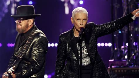 Eurythmics Reunite To Perform At Rock And Roll Hall Of Fame Induction Ceremony Watch