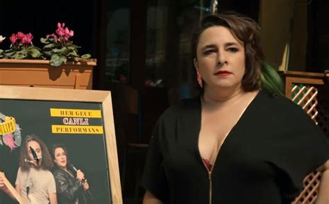 Nerede doğdu, kaç yaşında, boyu, kilosu, oynadığı diziler ve filmler… daha sonra derya alabora'nın konservatuvardaki derslerine katıldı. Esra Dermancıoğlu'nun karantina pişmanlığı: Keşke sevgilimden ayrılmasaydım!