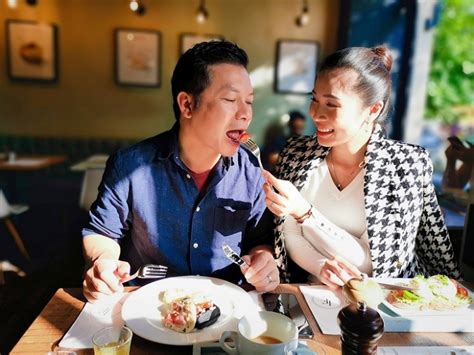 Shark hưng tên thật là phạm thanh hưng, sinh năm 1972 tại hà nội. Căn hộ 5 sao cao cấp của Shark Hưng và vợ Á hậu kém 16 tuổi