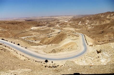 כביש 10, שנסלל בראשית שנות השמונים בעקבות הנסיגה מסיני, הוא אחד הכבישים הארוכים בישראל (182 קמ). טיול לחול המועד פסח: אל כביש 10 - TheCar חדשות רכב ותחבורה