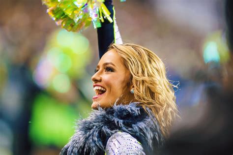 pin by eric dyar on sports football cheerleaders nfl cheerleaders cheerleading