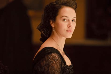 Why Did Jessica Brown Findlay Leave Downton Abbey What To Watch
