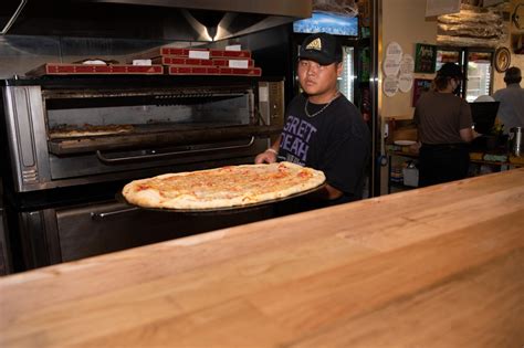 A Slice Of Nostalgia Bennys Pizza A Longtime College Town Favorite