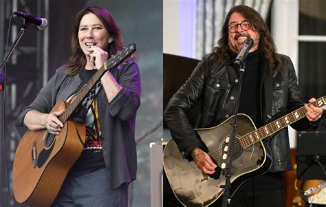 Watch Dave Grohl Join The Breeders On Stage To Cover Pixies Gigantic