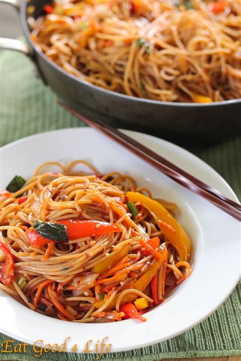 This vegetable lo mein is an entire meal on its own. Vegetable lo mein