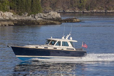 Images Of The Sabre 48 Motor Yacht Made In Maine Interior And Exterior