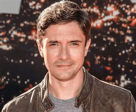 Topher Grace To Star In And Ep Abc Comedy Pilot Home Economics