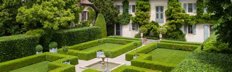 Green And Grand 5 Homes With Delightful Formal Gardens
