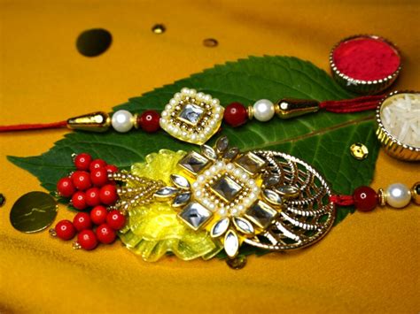 Lustrous Bhaiya Bhabhi Rakhi Made With Pearl And Kundan 48563 Buy