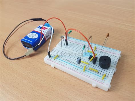 Hobby circuits and small projects problems. Darkness Detector using LDR