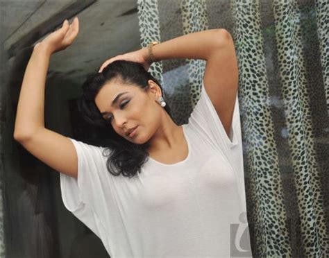 Pakistani Actress Meera Photoshoot Fashion In New Look