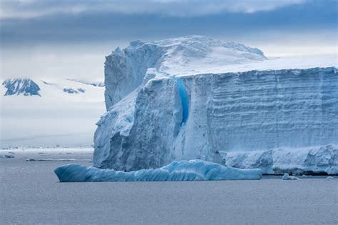 Largest Iceberg In The World Breaks Away In Antarctica Novum Leap