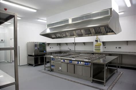 Cocinas encimeras hornos y microondas campanas calefont y termos comercial e industrial. cocinas industriales para hosteleria | cocina restaurant ...