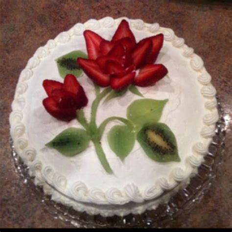 Recipes that use only real ingredients and how to make a homemade strawberry cake from scratch: Cake decorated with strawberries and kiwi. This is fantastic! | Cakes | Pinterest | Cakes ...