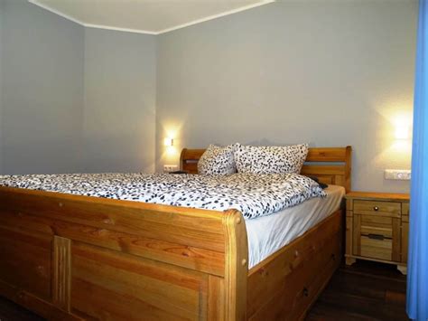 Wenn es bei dem eingangsbereich und deinem wohnzimmer ist, wurde das real. Schlafzimmer Doppelbett 180cm x 200cm Ferienwohnung ...