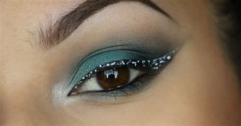 Funky Speckled Eye Makeup