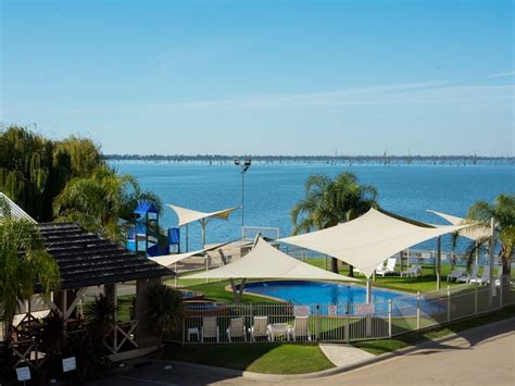 Lake Edge Resort Nsw Holidays And Accommodation Things To Do