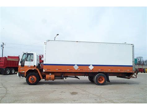 Ford Cargo 8000 Specs