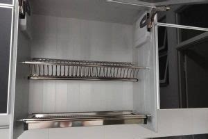The walls, cabinets and appliance fronts can bring down the feel of a small kitchen space. Aluminium Kitchen Cabinet: What You Should Know (How, What ...