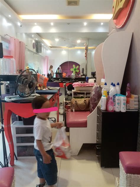 Today I Went To A New Salon To Get My Nails Done Then The Owners Kid