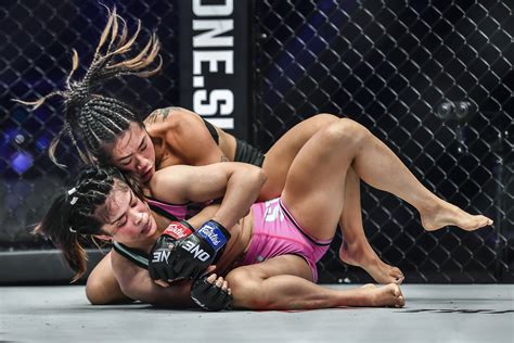 Angela Lee Submits Stamp Fairtex In Round Two To Retain One Womens Atomweight World Title