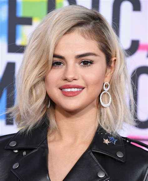 Selena gomez american music awards 2017 03. How to Get Selena Gomez's Blonde Hair Color | InStyle.com