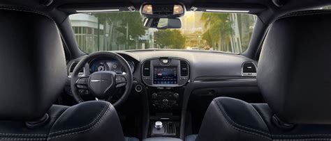 2018 Chrysler 300 Smart Interior Features