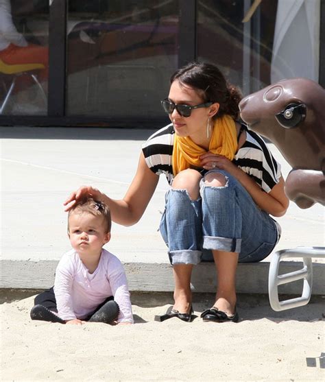 Jessica Alba And Her Daughter Honor Marie Warren Playing Pics Zitizen