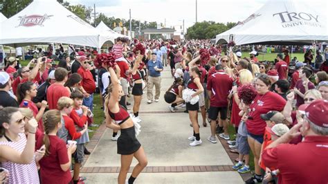 5 Ways to Experience College Game Day | College football games, College games, College game days