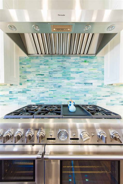 Amazing Beach House Kitchens With Tons Of Coastal Decorating Ideas