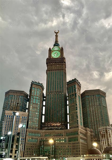 Mecca Clock Tower Abraj Al Baitroyal Clock Tower Makkah In Mecca