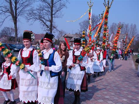 Palm Sunday In Poland Traditional Costumes Of The Kurpie Zielone