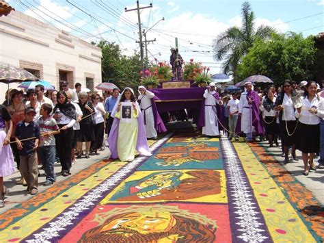 Descubre las fascinantes costumbres religiosas de Panamá Costumbres