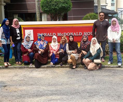 Pilihan tempat makan malam juga mudah seperti yang popular adalah di restoran terapung pantai sri tujoh. Tahniah buat Rumah Ronald McDonald , Hospital Canselor ...