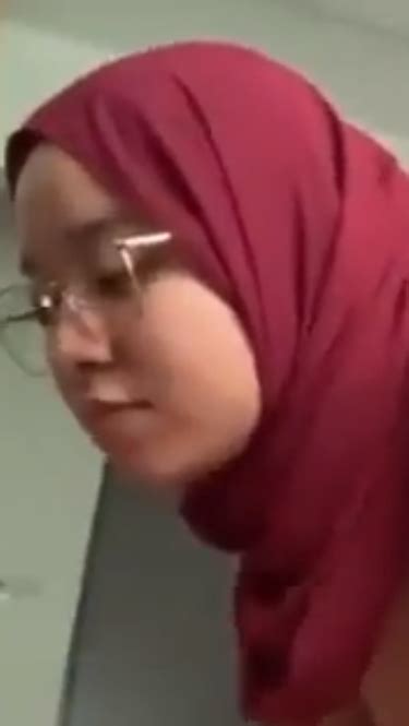 bokep indo jilbab merah tembem kecemata goyangin pacar di atas lendirpedia