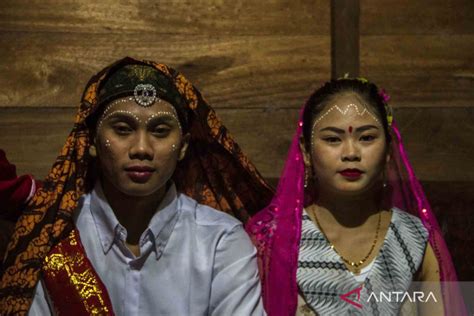 Menengok Adat Istiadat Pernikahan Orang Suku Dayak Meratus Antara News