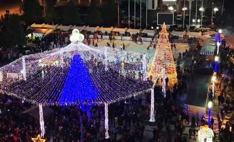 VIDEO Pornirea iluminatului festiv și deschiderea târgului de Crăciun, în prezența a peste 2.000 ...