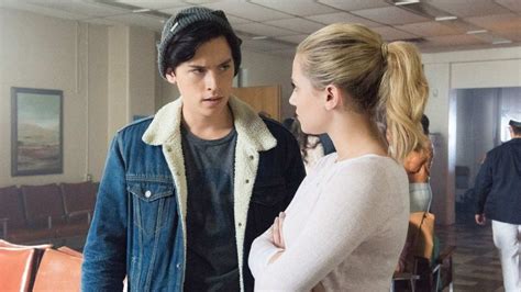 Riverdale Everything You Need To Know About Netflixs Hit Drama Bbc News