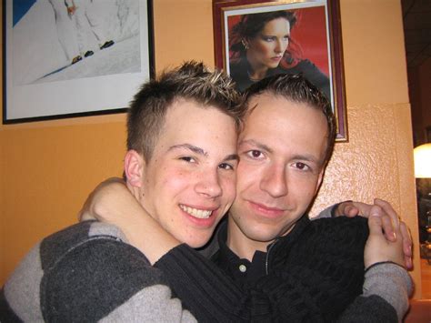 Plik Gay Couple Savv And Pueppi 01  Wikipedia Wolna Encyklopedia