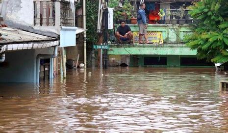 Banjir besar melanda ibu kota dan sekitarnya dalam dua bulan terakhir ini. 66 Maut & 2 Masih Hilang, Banjir Di Jakarta Antara Yang Terburuk Sejak 1996