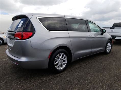 Used 2017 Chrysler Pacifica Lx 8 Passenger Minivan For Sale In Miami