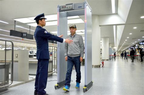 Jun 20, 2021 · 東京五輪・パラリンピックに出場する東アフリカ・ウガンダの選手団9人が19日夕、成田空港に到着。このうちの1人が、空港での新型コロナ. 愛知）中部空港で金密輸対策進む ゲート型探知機を導入：朝日 ...