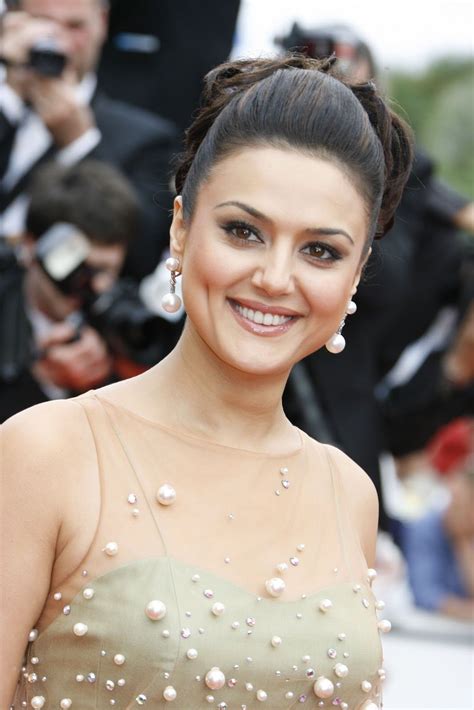 Bollywood Actress Gorgeous Dimple Girl Preity Zinta Full Hd Images And Wallpapers Preity Zinta