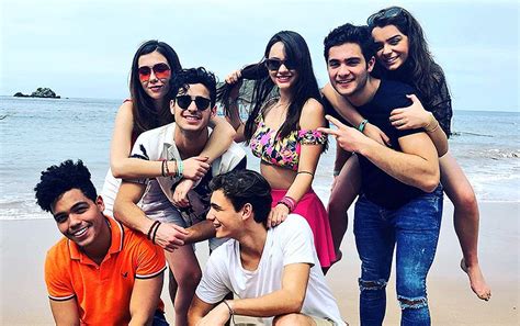 La palabra secreta de la empresa. Elenco telenovela Like - Más Telenovelas