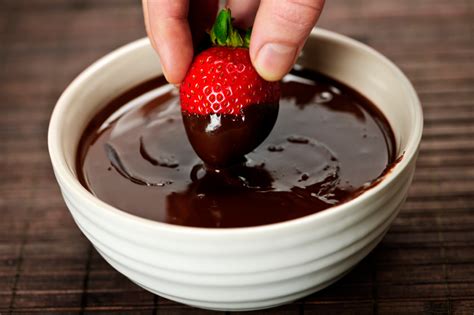 The Perfect Chocolate Dipped Strawberry Savor Culinary Services Healthy Meals Personal