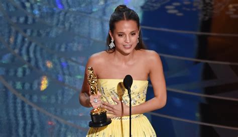 Alicia Vikander Wins 2016 Oscar For Best Supporting Actress In The