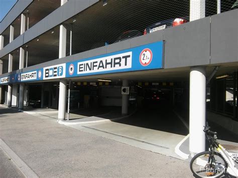Donaustadtbrücke die donaustadtbrücke führt über die donau und verbindet die wiener bezirke leopoldstadt und donaustadt. P+R Donaustadtbrücke - Parkplatz in Wien | ParkMe