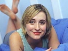 Allison Mack a Chloe de Smallville Está Sendo Acusada de Ser Líder de