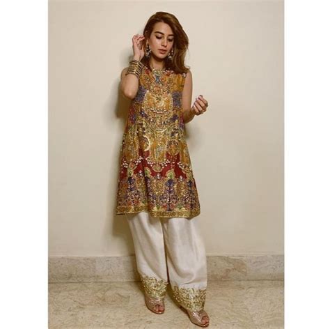 Pin By Munazza J On Celebrities Pakistani Party Wear Dresses Batik