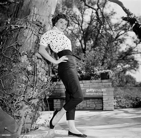Actress Donna Reed Poses At Home In Los Angelesca Photo Dactualité